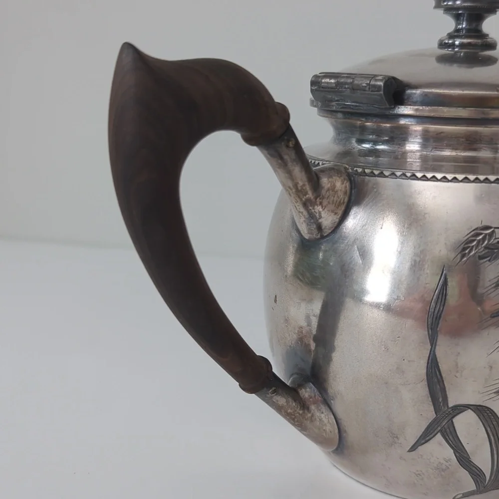 Meridien B. Company Quadruple Plate Lidded Tea Pot Wood Handle 1965 Vintage